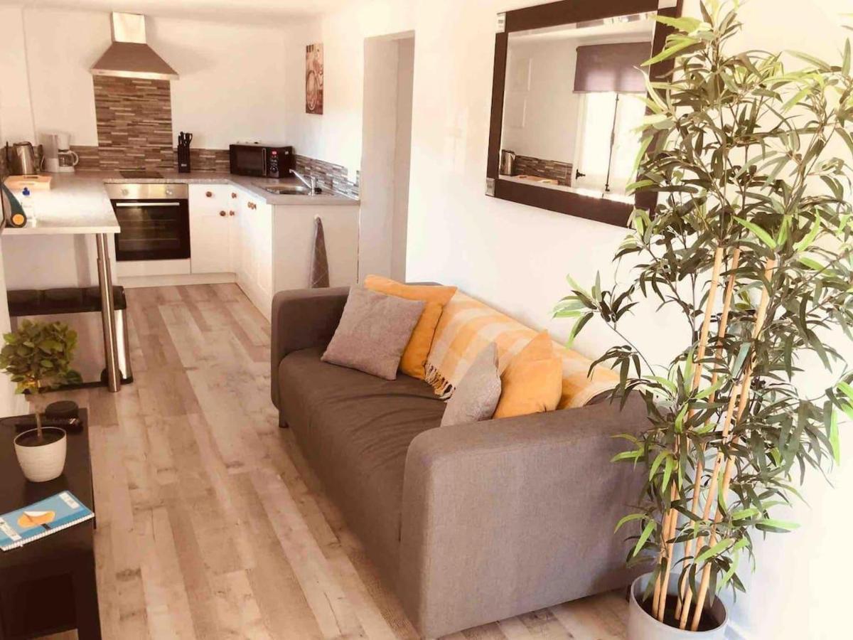 Lovely 2 Bed Apartment In Alcalalí Exterior foto